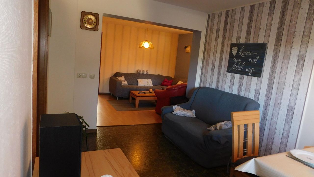 Blick vom Ess- ins Wohnzimmer Blick vom Ess- ins Wohnzimmer